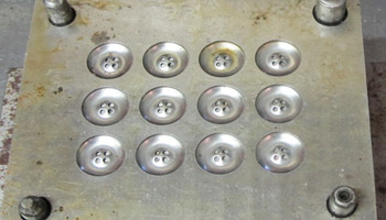 прес-форми на швейну фурнітуру від компанії ТЕН 24