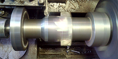 Обробка зовнішніх і внутрішніх поверхонь деталей